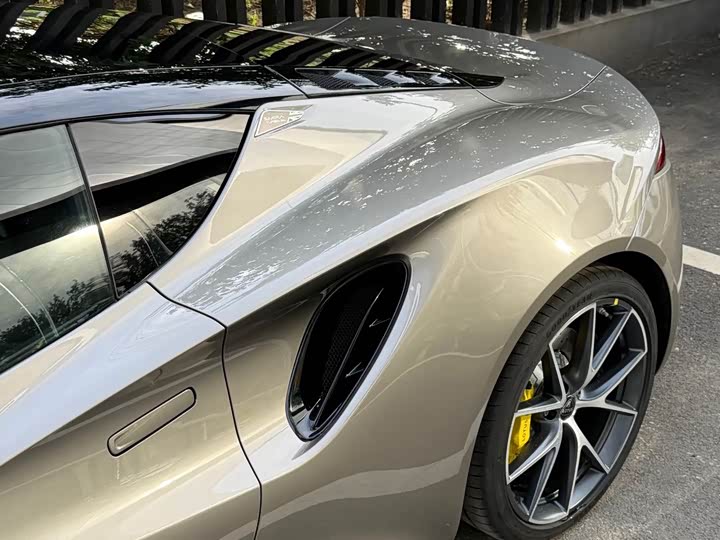 Lotus Emira, 2023 — фото 3 из 7