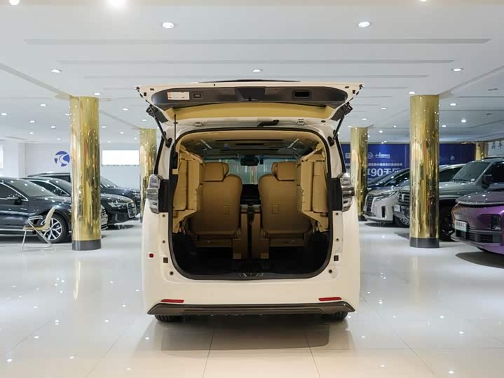 Toyota Vellfire, 2022 — фото 7 из 9