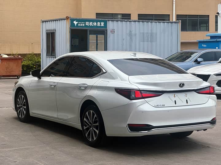 Lexus ES, 2023 — фото 9 из 9
