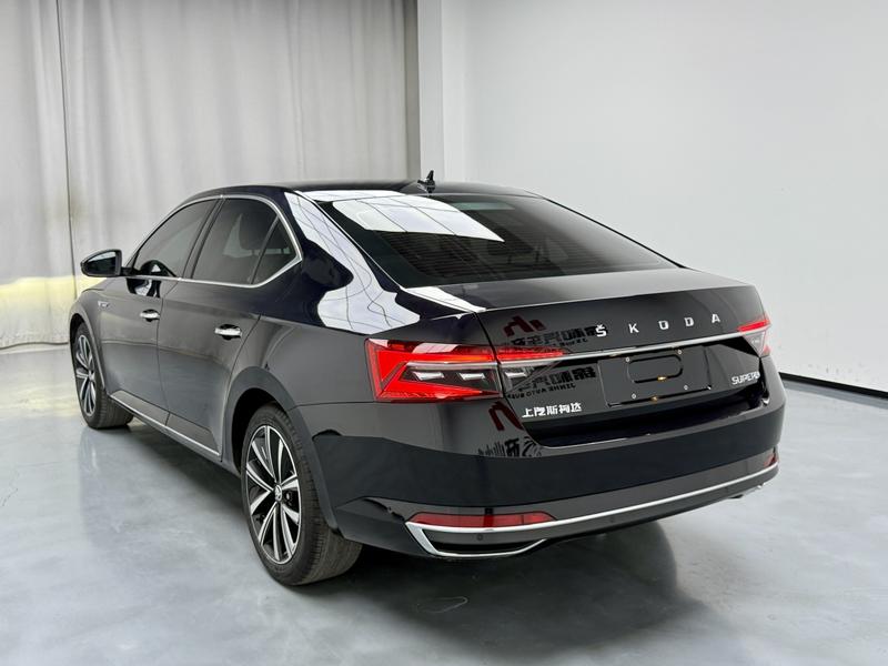 Skoda Superb, 2023 — фото 4 из 12