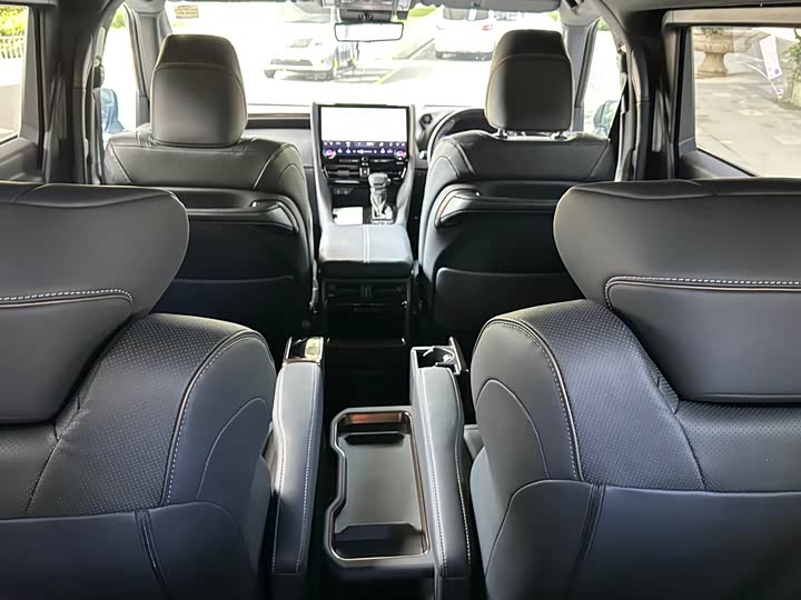 Toyota Alphard, 2025 — фото 9 из 9