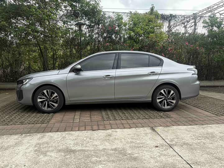 Peugeot 408, 2024 — фото 8 из 9