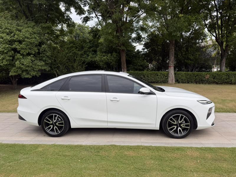 Roewe D6, 2025 — фото 7 из 12