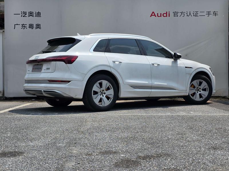 Audi e-tron, 2023 — фото 4 из 12