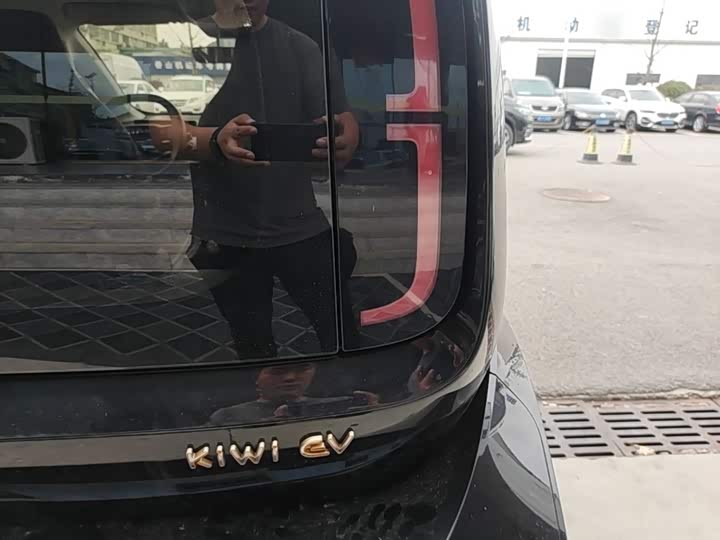 Baojun KiWi EV, 2022 — фото 8 из 9