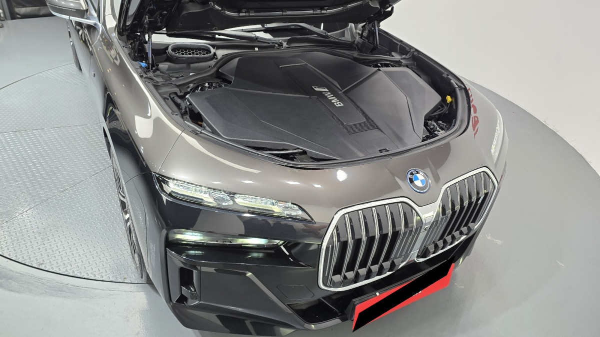 BMW i7, 2023 — фото 6 из 12