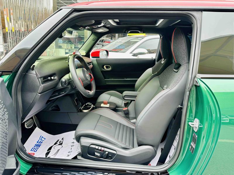 Mini Mini JCW, 2025 — фото 8 из 10