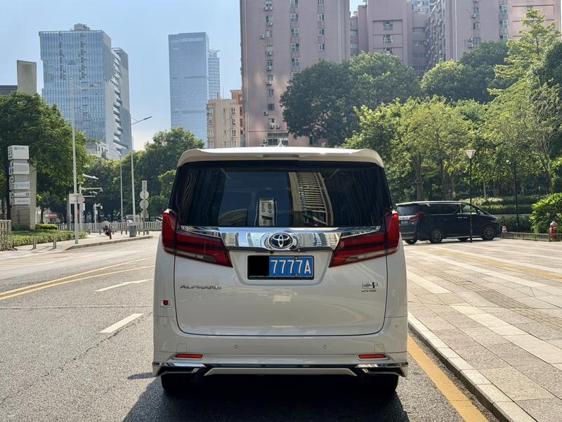 Toyota Alphard, 2022 — фото 5 из 12