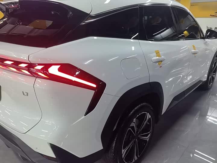 Geely Galaxy L7, 2023 — фото 7 из 9