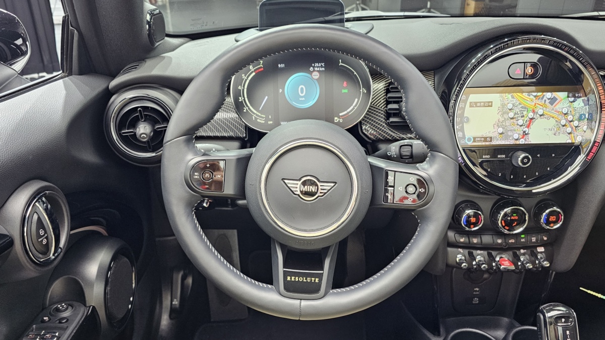 Mini Cooper Convertible, 2023 — фото 12 из 12