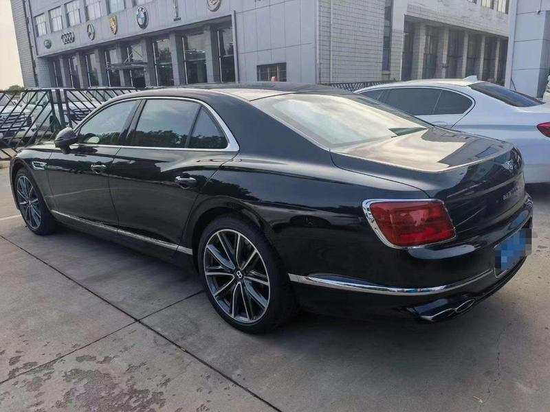 Bentley Flying Spur, 2022 — фото 4 из 8