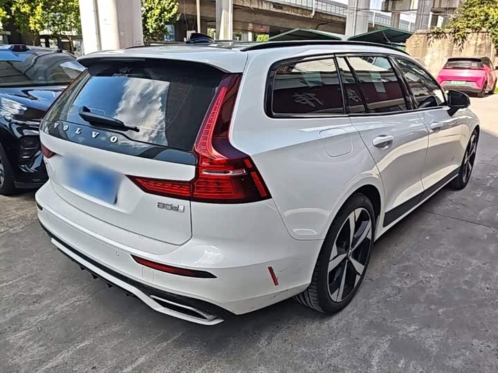Volvo V60, 2022 — фото 7 из 9