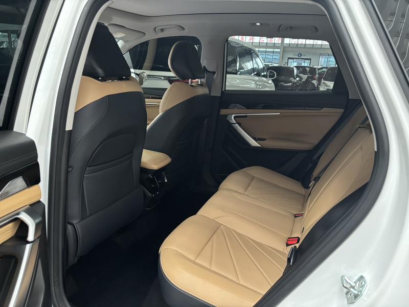 Geely Atlas L, 2023 — фото 9 из 11