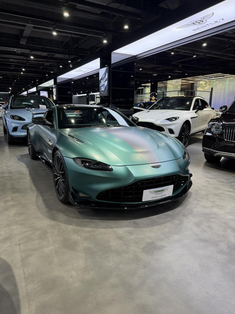 Aston Martin V8 Vantage, 2022 — фото 3 из 7