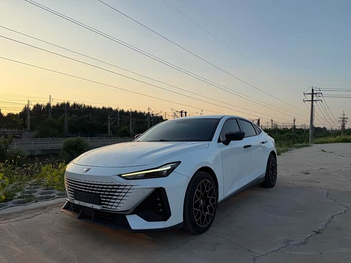 Changan UNI-V Hybrid, 2023 — купить в Самаре под ключ