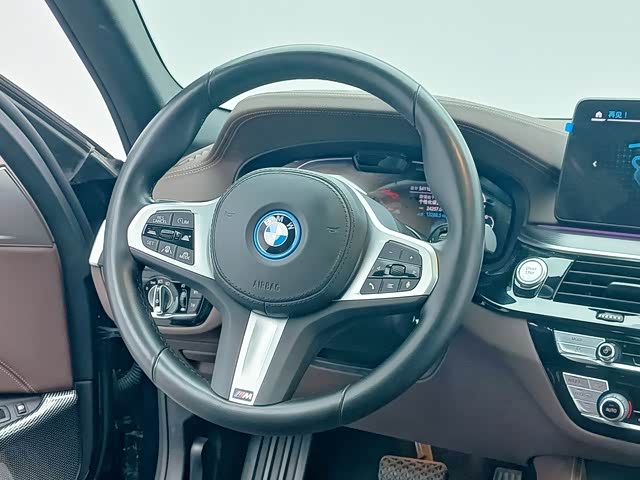 BMW 5 Series Hybrid, 2022 — фото 8 из 9
