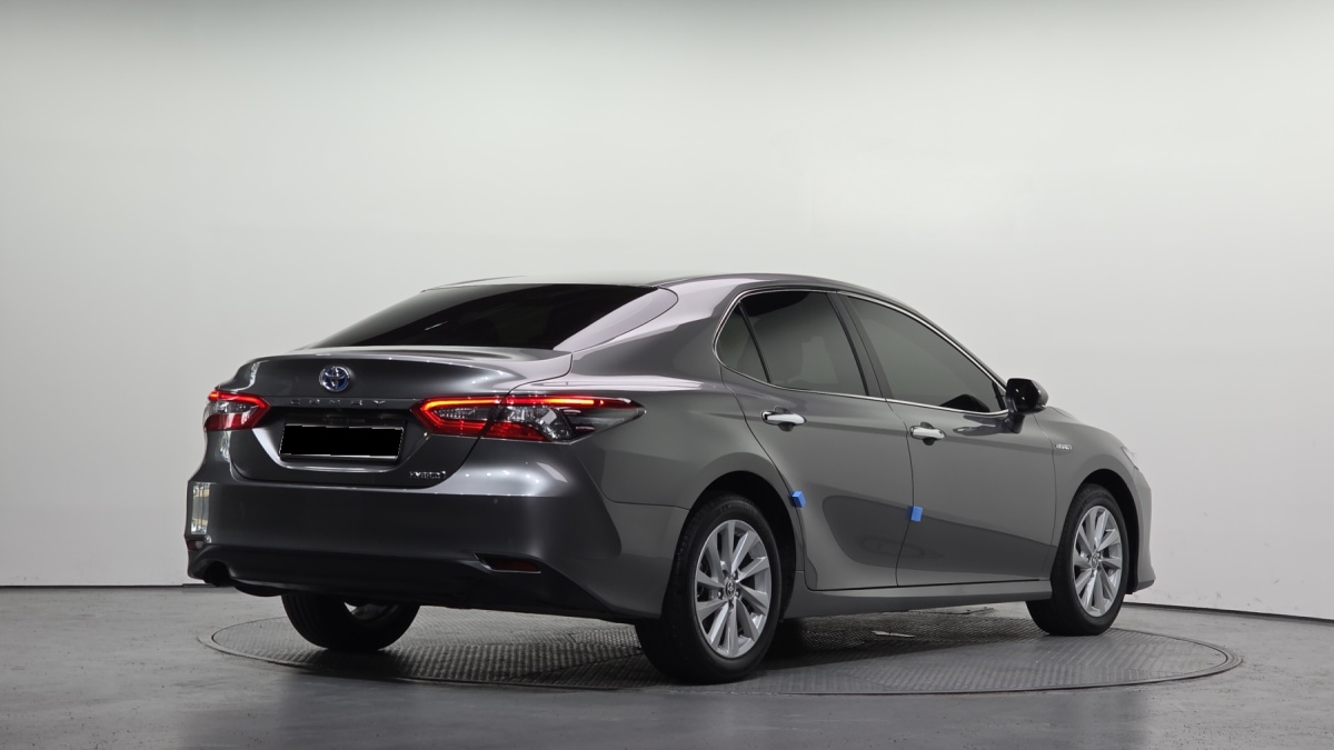 Toyota Camry, 2023 — фото 2 из 12
