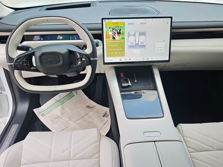 Lynk & Co 30 EM-P Hybrid, 2025 — фото 4 из 7