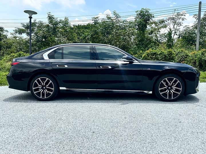 BMW 7 Series, 2023 — фото 7 из 9