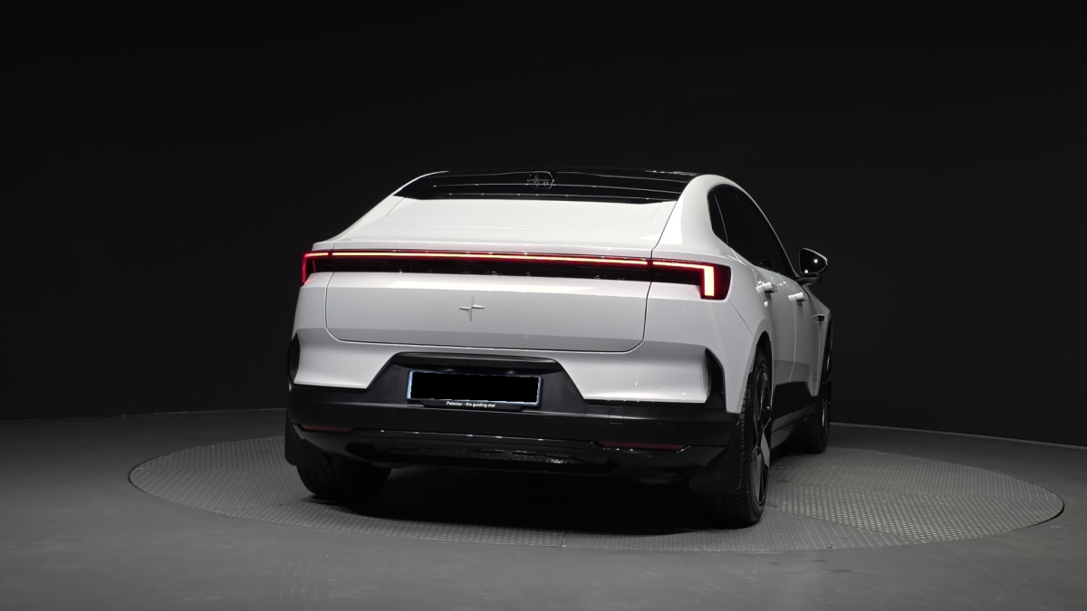 Polestar 4, 2025 — фото 4 из 12
