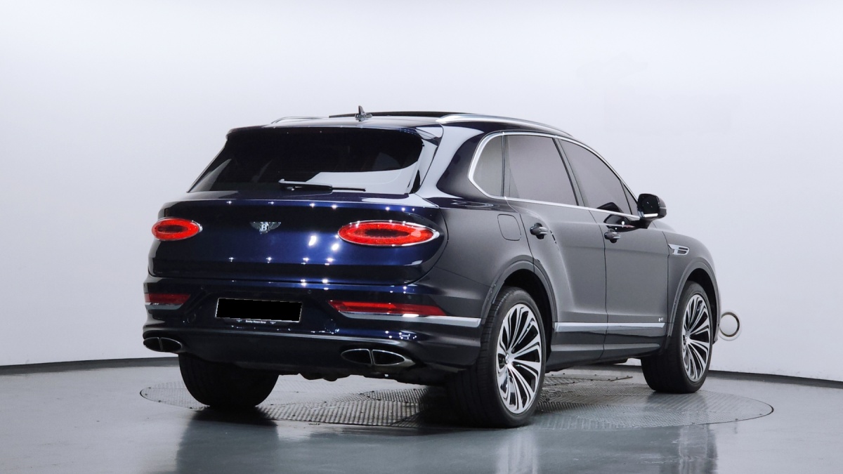 Bentley Bentayga, 2022 — фото 2 из 12