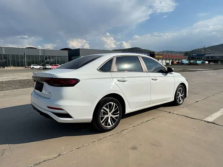 Geely Emgrand, 2023 — фото 6 из 9