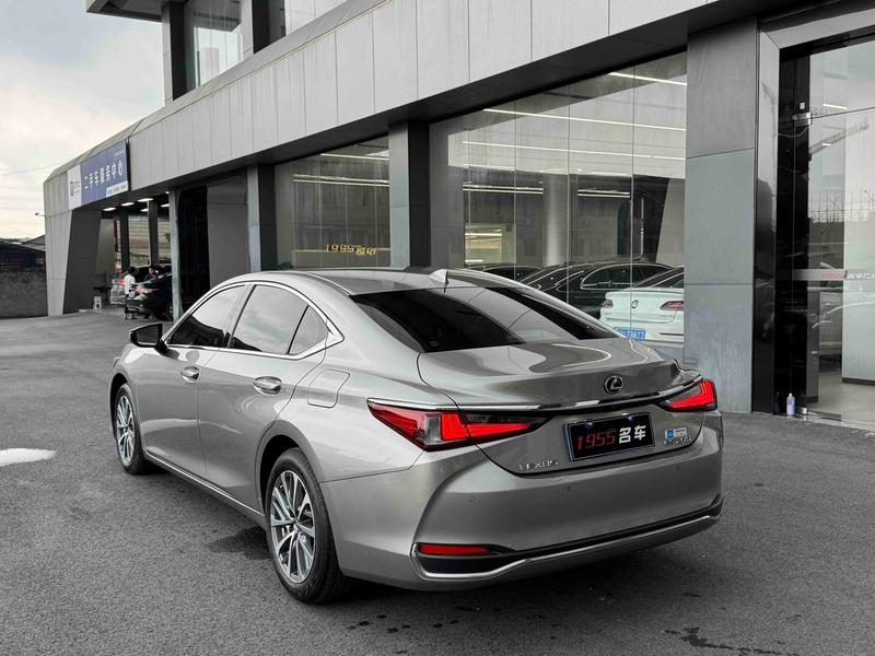 Lexus ES, 2024 — фото 4 из 10