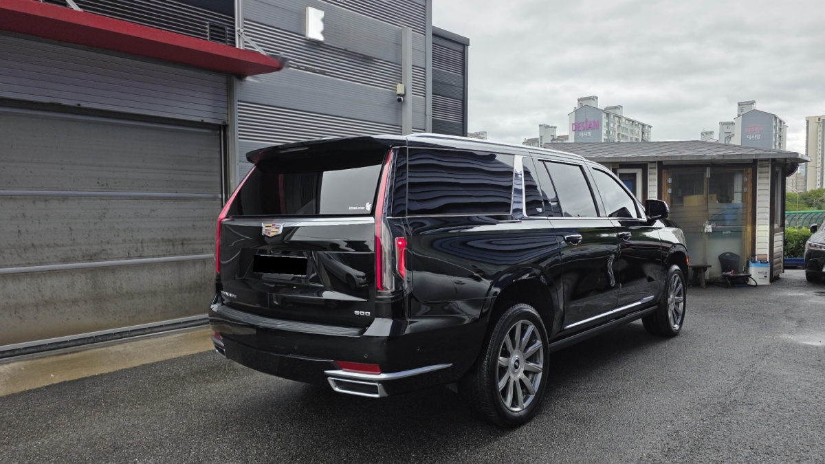 Cadillac Escalade, 2022 — фото 2 из 12