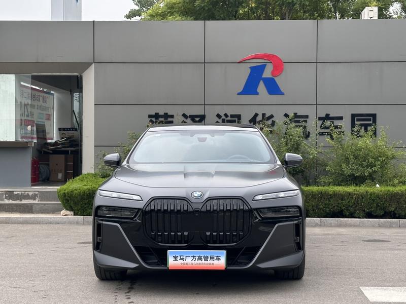 BMW i7, 2024 — фото 2 из 11