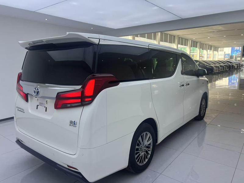 Toyota Alphard, 2022 — фото 4 из 9