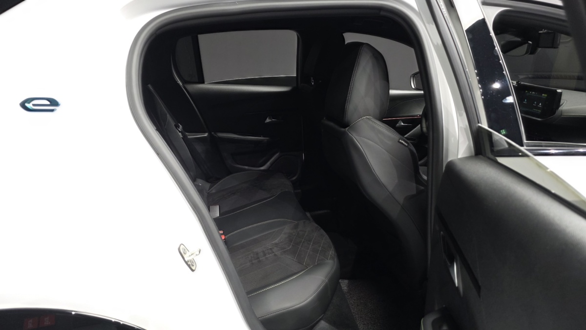 Peugeot 208, 2023 — фото 11 из 12