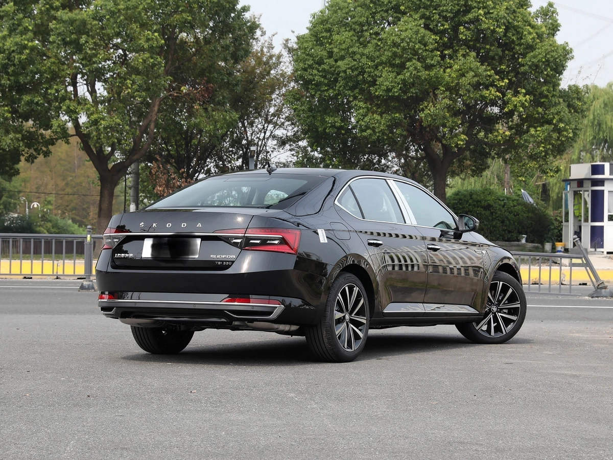 Skoda Superb, 2025 — фото 6 из 6
