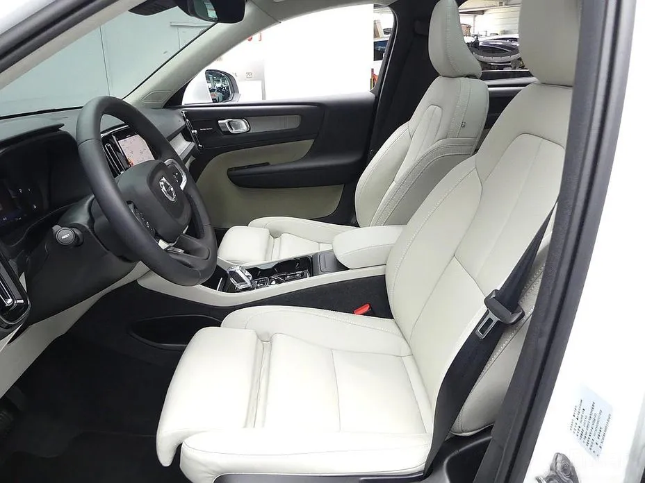 Volvo XC40, 2024 — фото 10 из 12