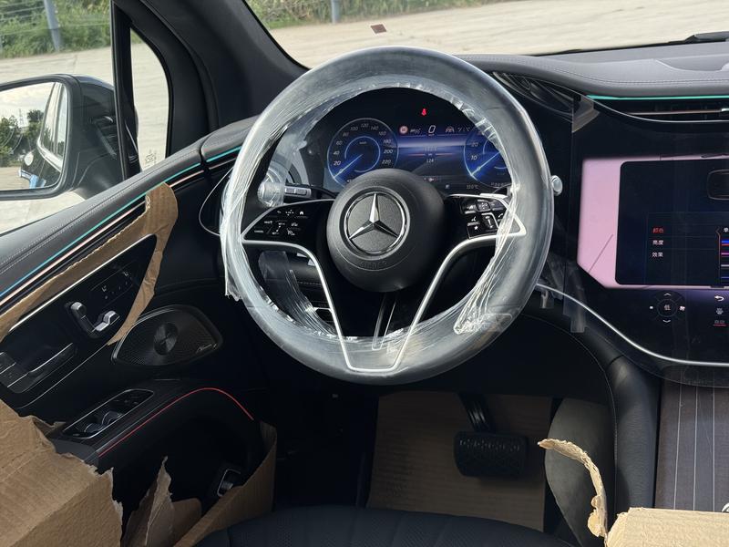 Mercedes-Benz EQS SUV, 2026 — фото 10 из 12