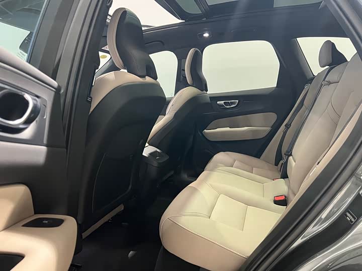 Volvo XC60, 2025 — фото 8 из 9