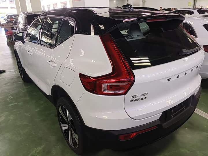 Volvo XC40 EV, 2023 — фото 5 из 9