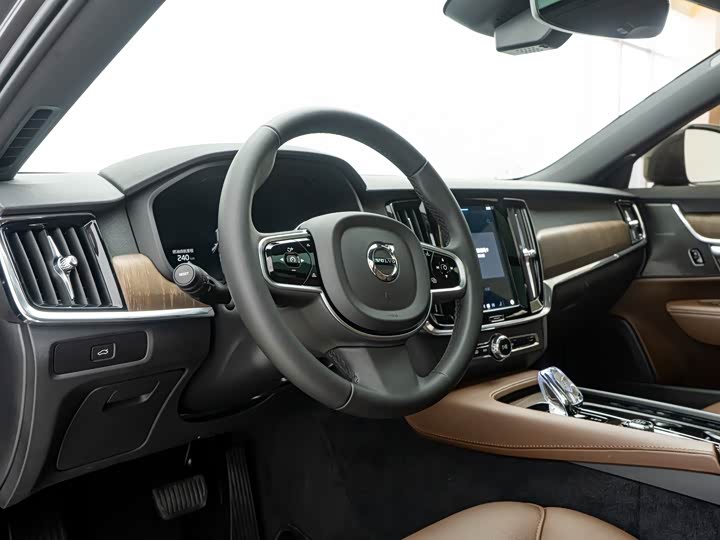 Volvo V90, 2025 — фото 5 из 9