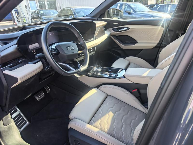 Audi Q6L e-tron, 2025 — фото 9 из 12
