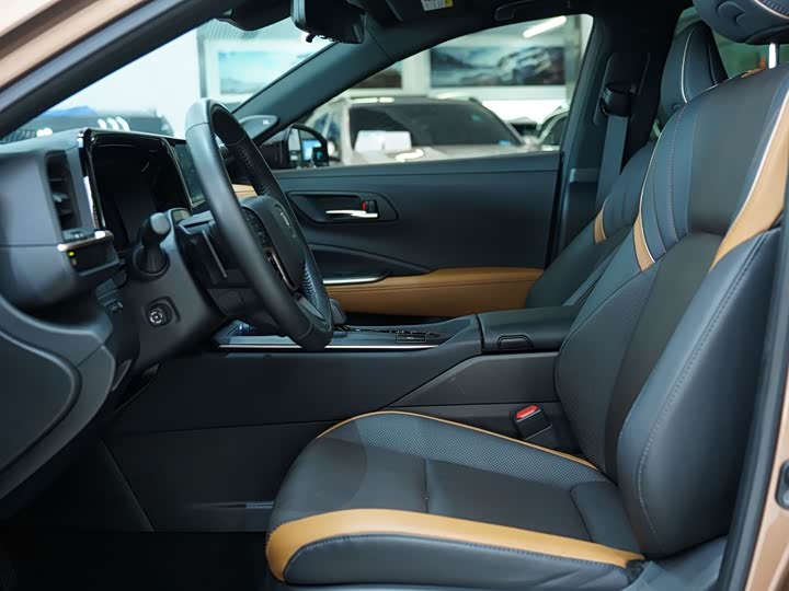 Toyota Crown SportCross, 2023 — фото 4 из 9