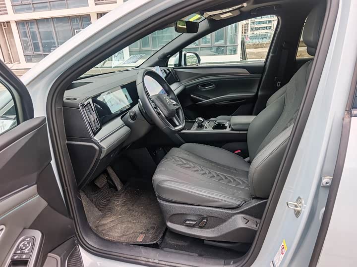 BYD Song L DM-i Hybrid, 2024 — фото 6 из 9
