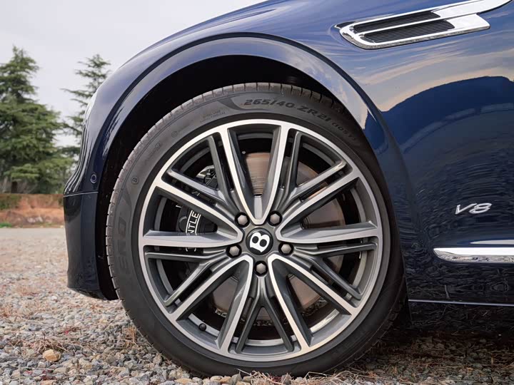 Bentley Flying Spur, 2023 — фото 4 из 9