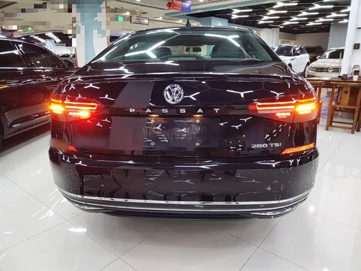 Volkswagen Passat, 2023 — фото 4 из 9