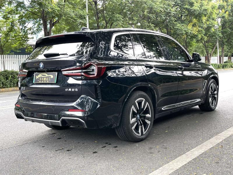 BMW iX3, 2023 — фото 6 из 11