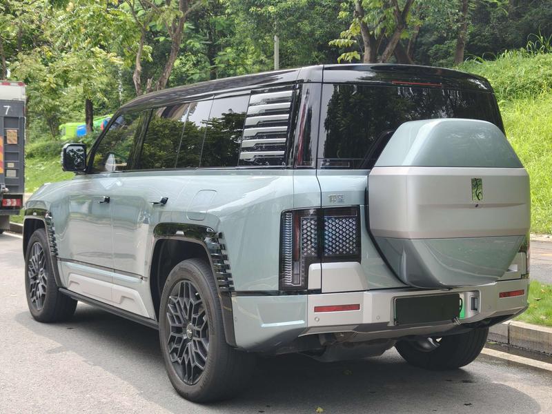 BYD Yangwang U8, 2023 — фото 4 из 12