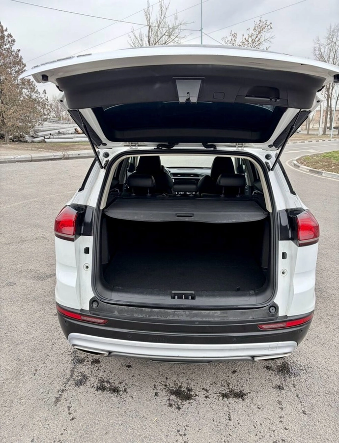 Geely Atlas PRO, 2023 — фото 4 из 10