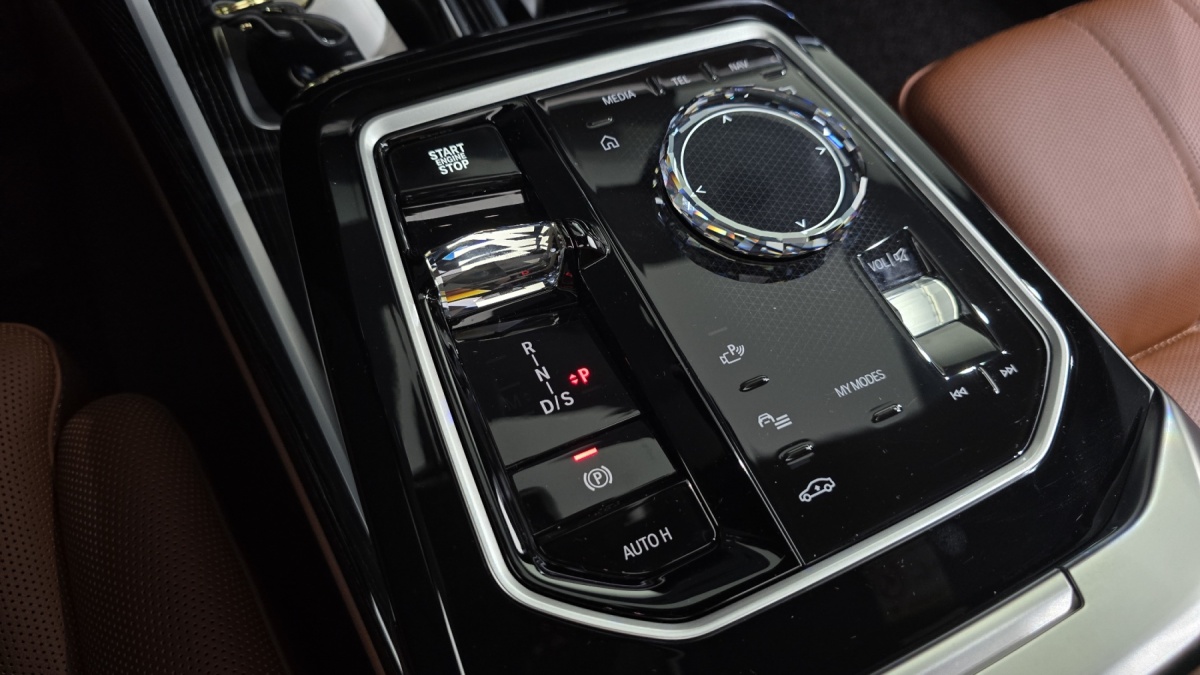BMW 7 Series, 2025 — фото 8 из 12