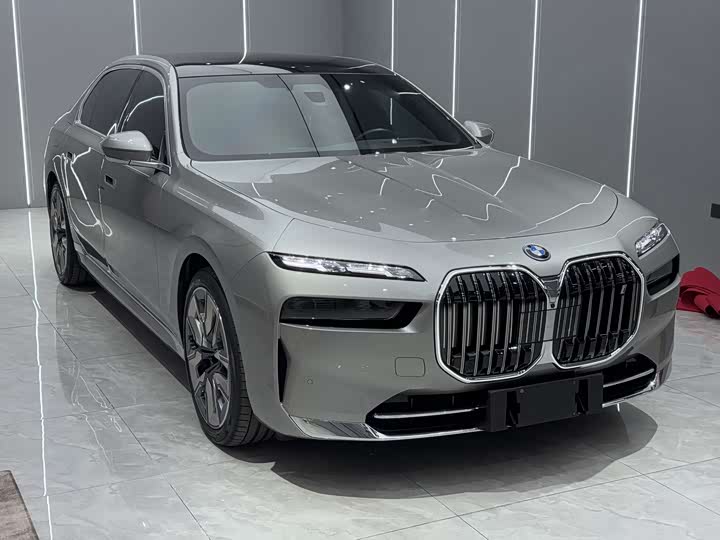 BMW i7, 2023 — фото 3 из 9