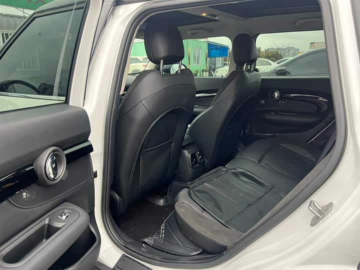 Mini Clubman, 2023 — фото 6 из 9
