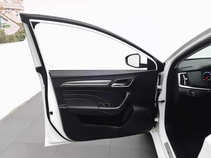 Roewe i6, 2022 — фото 8 из 9