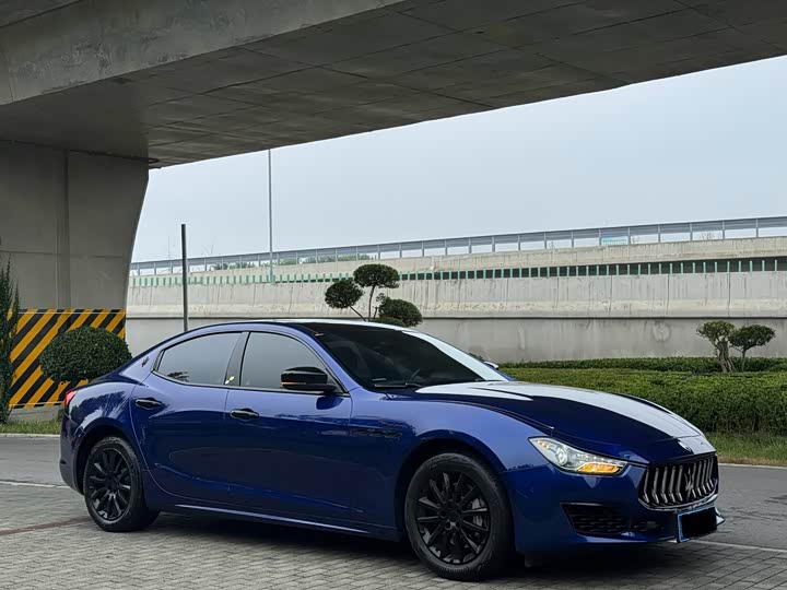 Maserati Ghibli, 2023 — фото 3 из 9